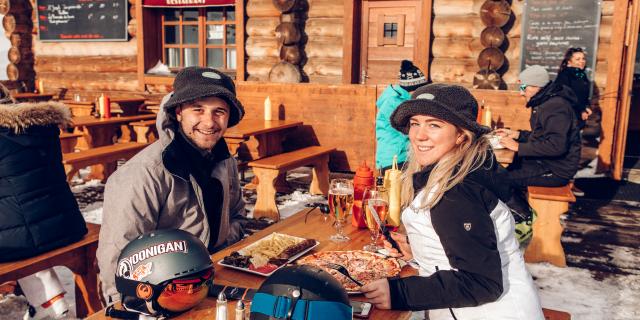 Repas entre amis en altitude au chalet de la Toura aux 2 Alpes