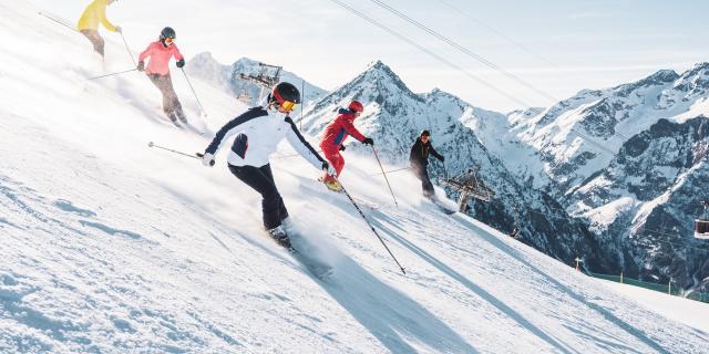 Ski en groupe encadré par moniteur lors d'un séjour aux Deux-Alpes