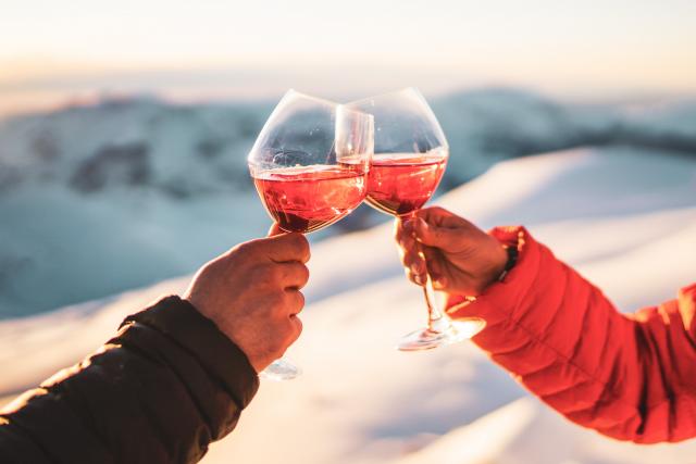 Apéro fin de journée dans un restaurant d'altitude des Deux-Alpes