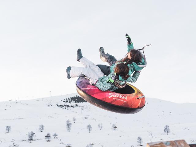 ensembe famille luge enfants activites insolites station les deux alpes