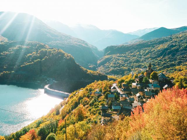 mizoen-village-les2alpes-ete.jpg