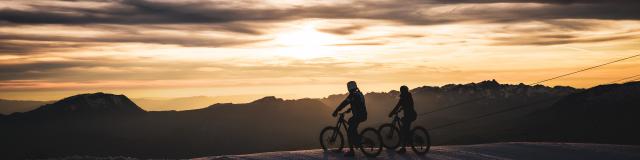 panorama-glacier-vtt-couche-de-soleil-ete-2alpes.jpg