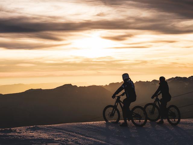 panorama-glacier-vtt-couche-de-soleil-ete-2alpes.jpg