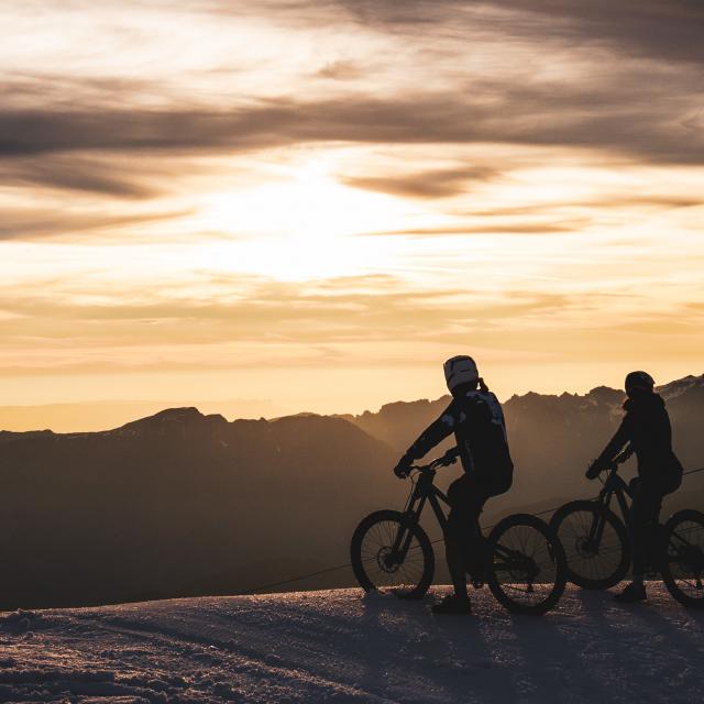 panorama-glacier-vtt-couche-de-soleil-ete-2alpes.jpg