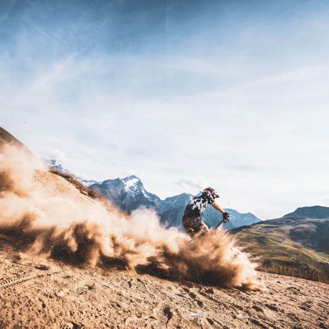 vtt-nuage-homme-les2alpes-ete.jpg