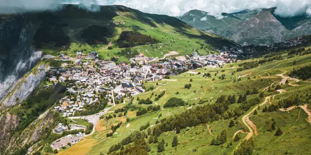 vue-station-vallee-blanche-ete-2alpes.jpg