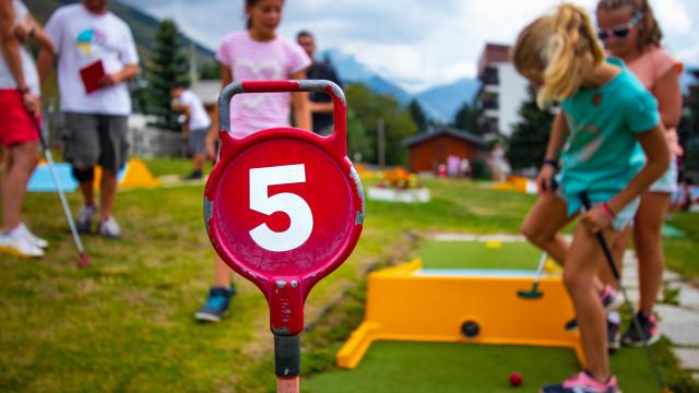 mini-golf-les-2-alpes-2.jpg