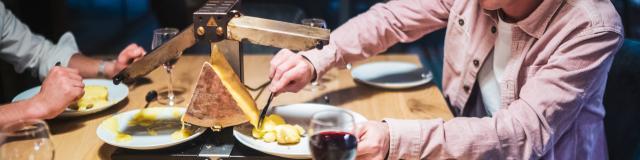 specialite-montagnarde-les-2-alpes-amis-ete-raclette.jpg