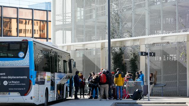 transaltitude-liaison-bus-les-2-alpes.jpg