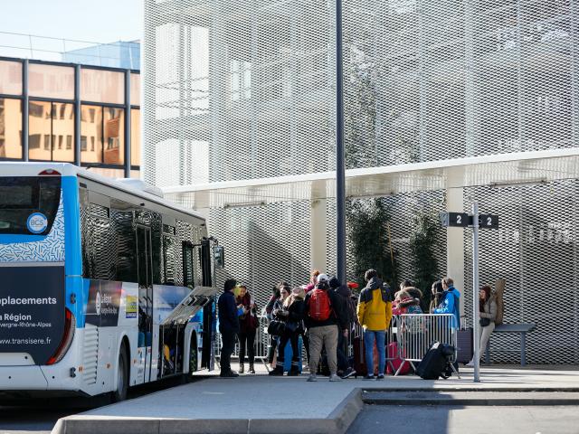 transaltitude-liaison-bus-les-2-alpes.jpg