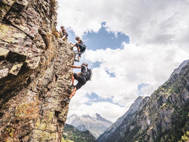 via-ferrata-famille-les-2-alpesjpg.jpg