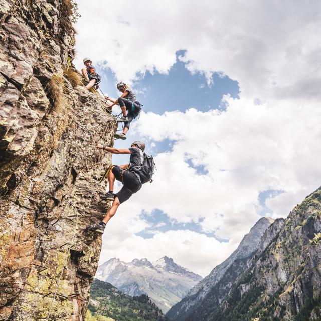 via-ferrata-famille-les-2-alpesjpg.jpg