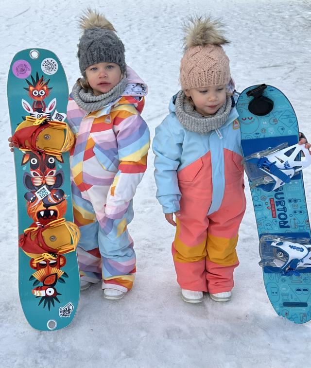 enfant-snowboard-bas-des-pistes.jpg