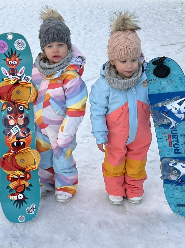 enfant-snowboard-bas-des-pistes.jpg