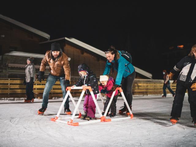 famille-piste-de-patinage.jpg