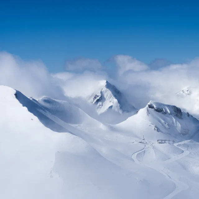 domaine-skiable-des-2-Alpes-Panorama-sous-la-neige-2.jpg